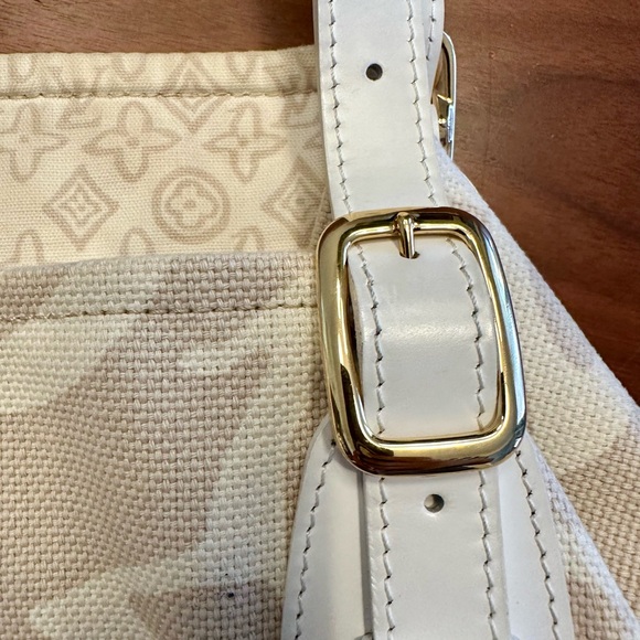 LV Tahitienne Bag in very good condition - Picture 4 of 14